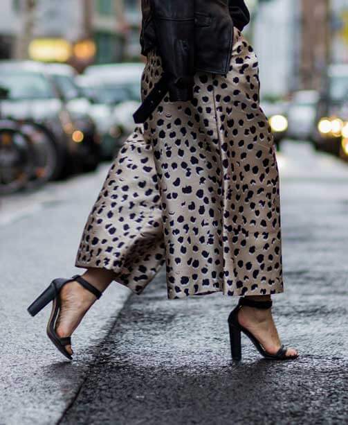 Culotte kombinieren: So tragen Sie die weiten Hosen stilsicher