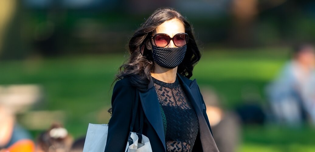 Streetstyle mit Mundschutz-Maske