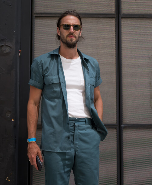Trendfarbe Grün: So kombinieren Herren den Trend im Sommer