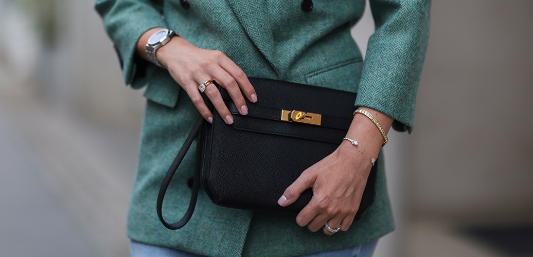 Streetstyle mit Gold- und Silberschmuck